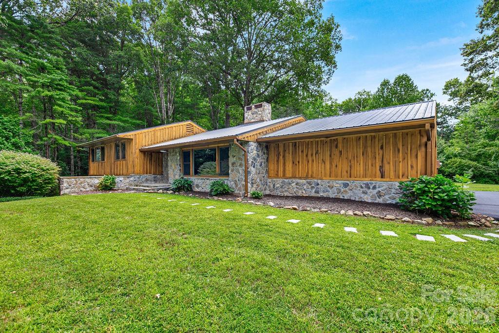 100 Ashton Lane — Brevard