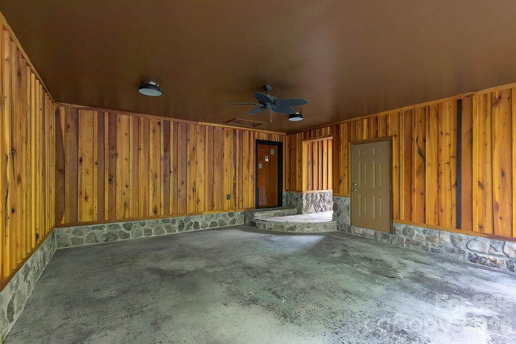 100 Ashton Lane — Brevard