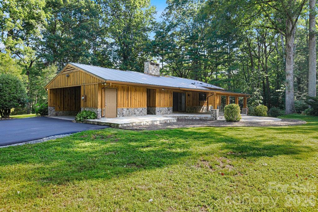 100 Ashton Lane — Brevard