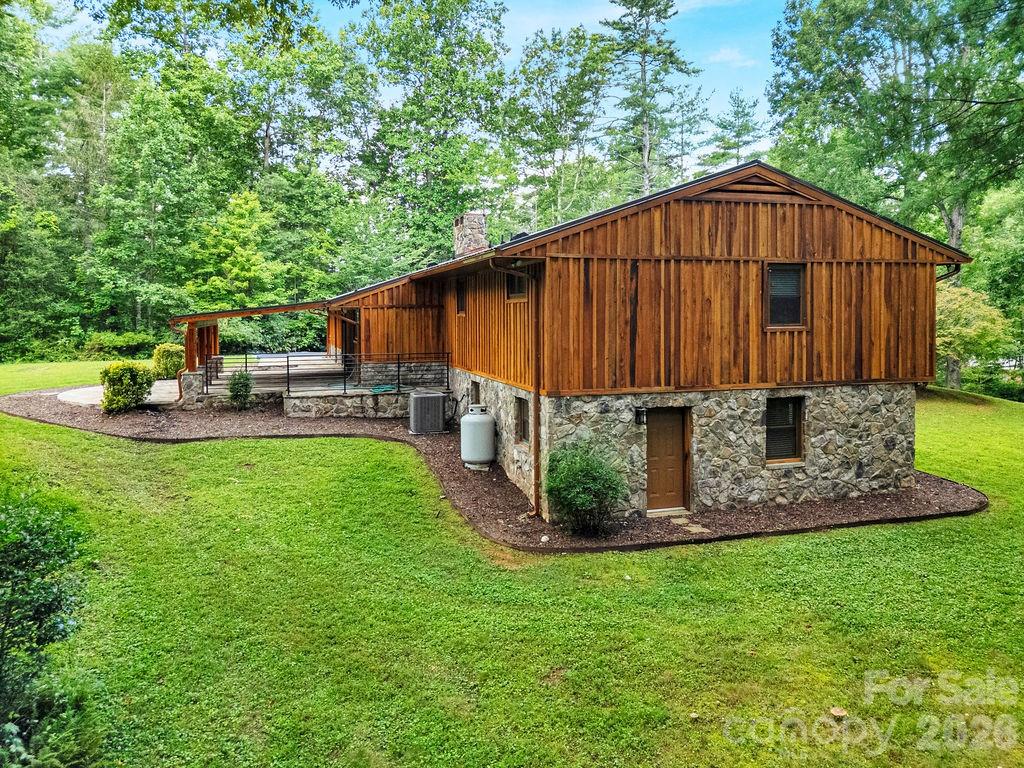 100 Ashton Lane — Brevard