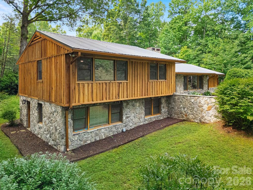 100 Ashton Lane — Brevard