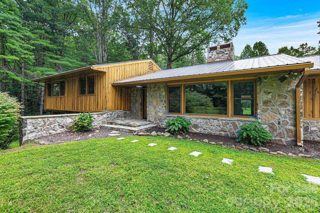 100 Ashton Lane — Brevard