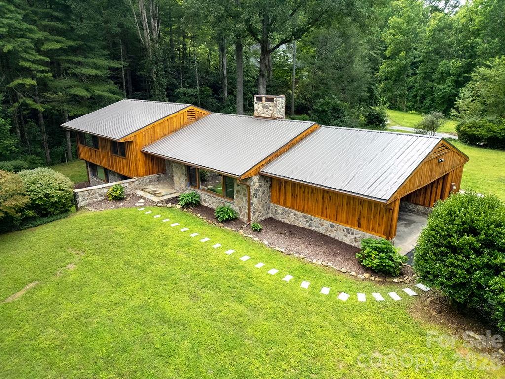 100 Ashton Lane — Brevard