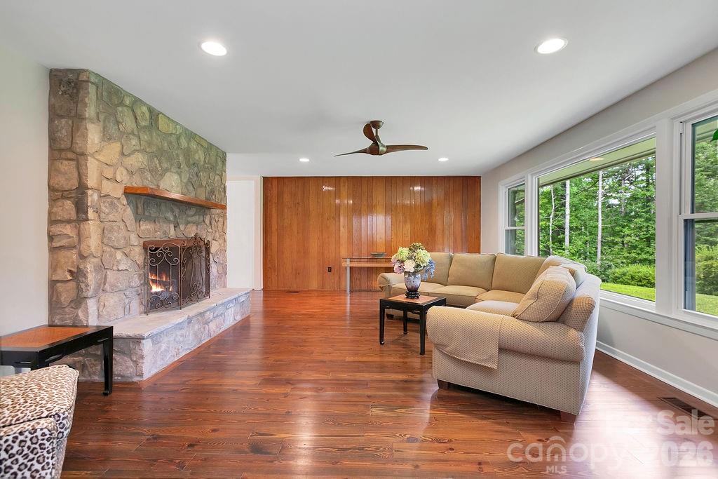 100 Ashton Lane — Brevard