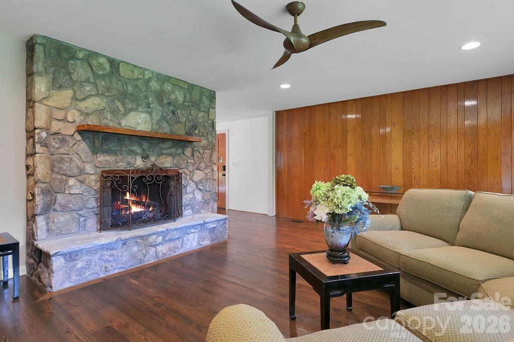 100 Ashton Lane — Brevard