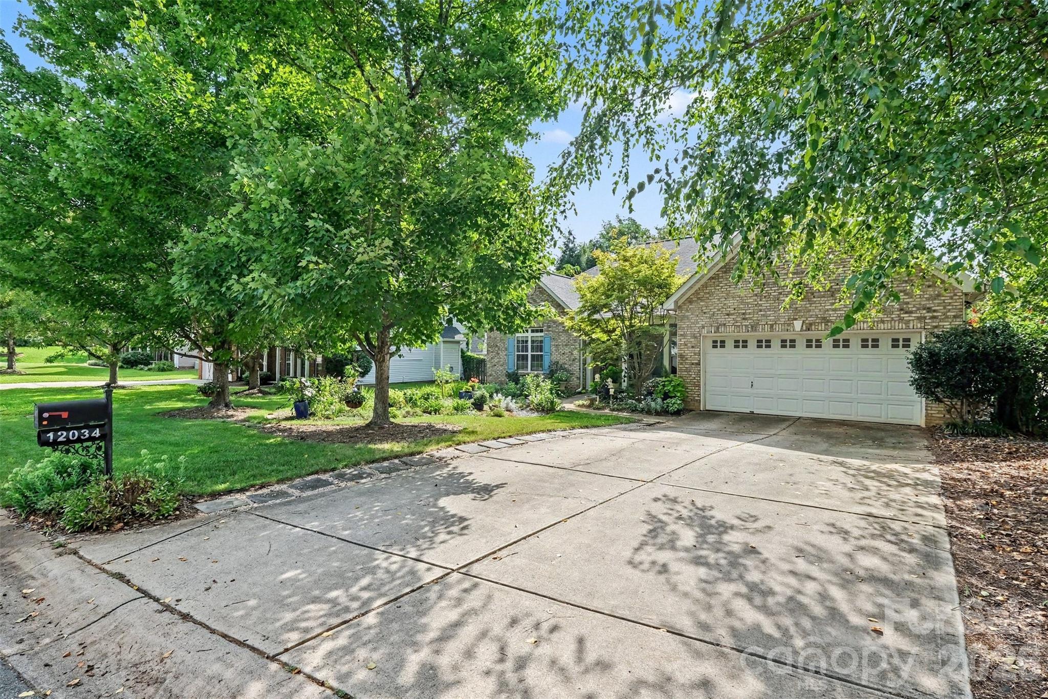12034 Hampton Place Drive — Charlotte