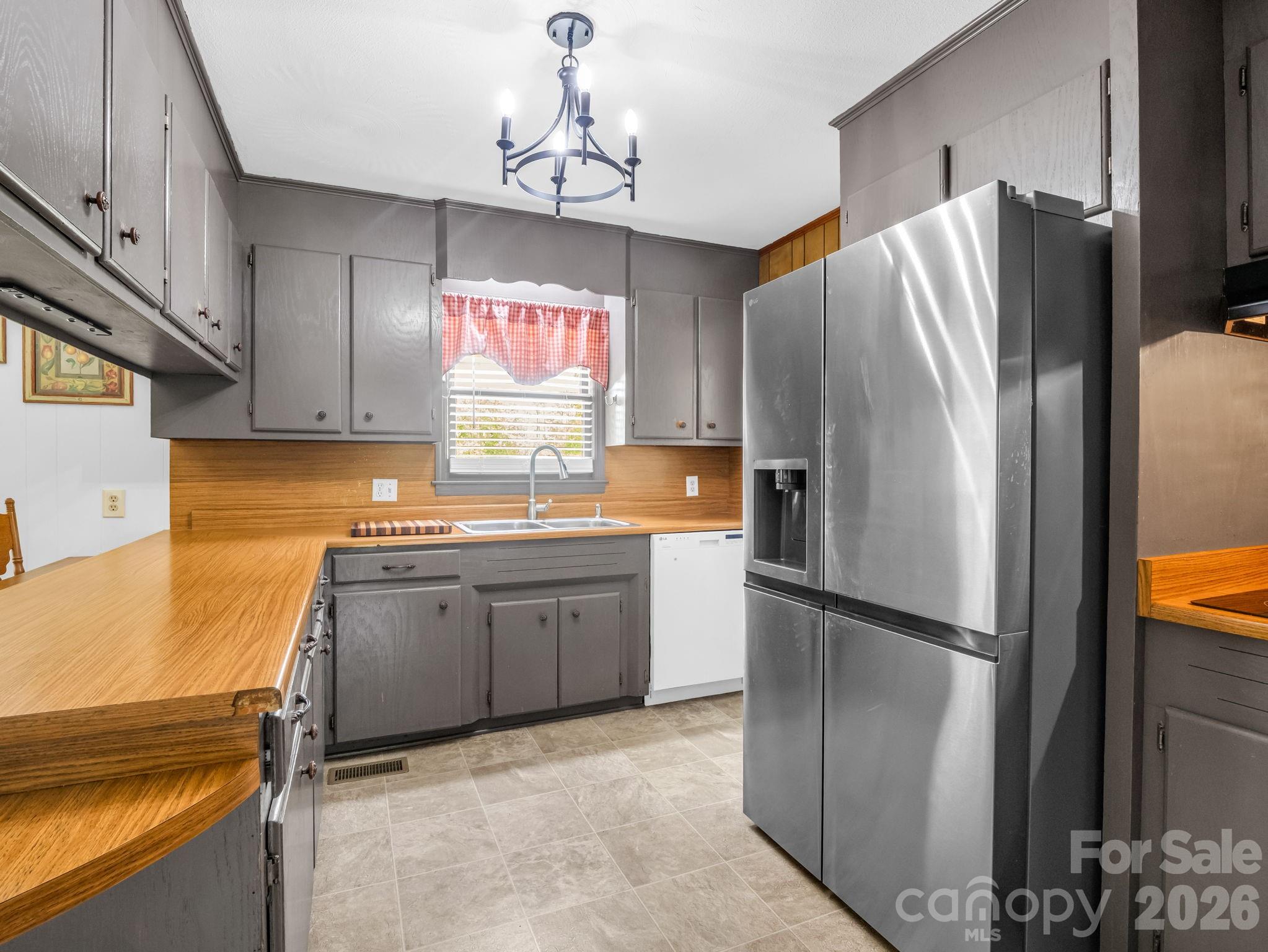 72 McEntire Road — Tryon