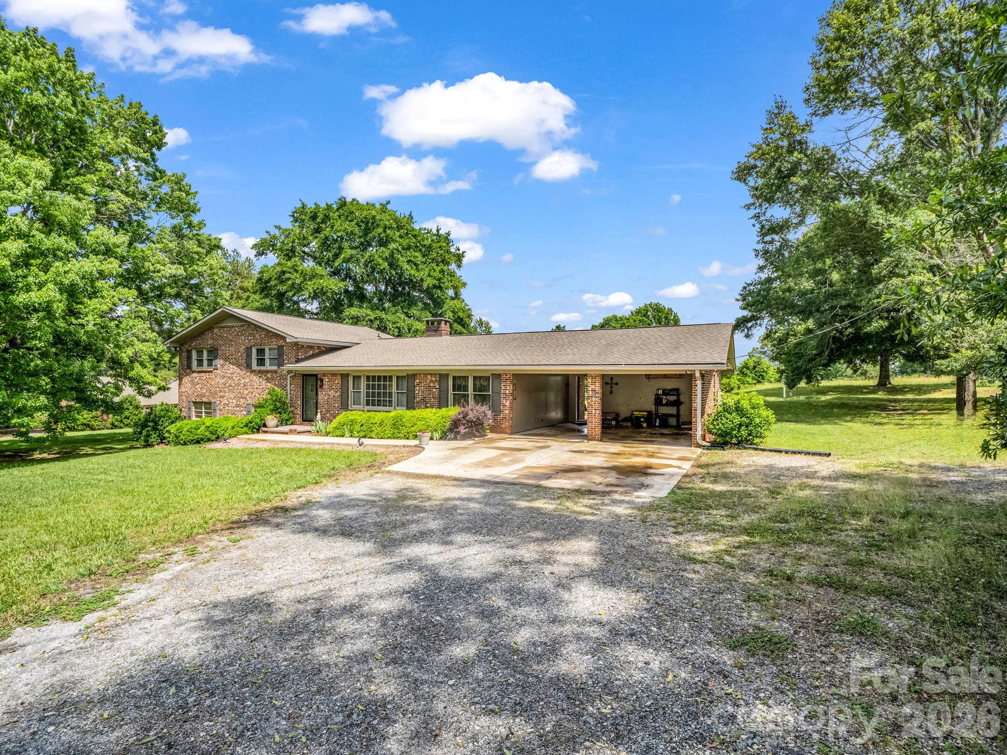 72 McEntire Road — Tryon