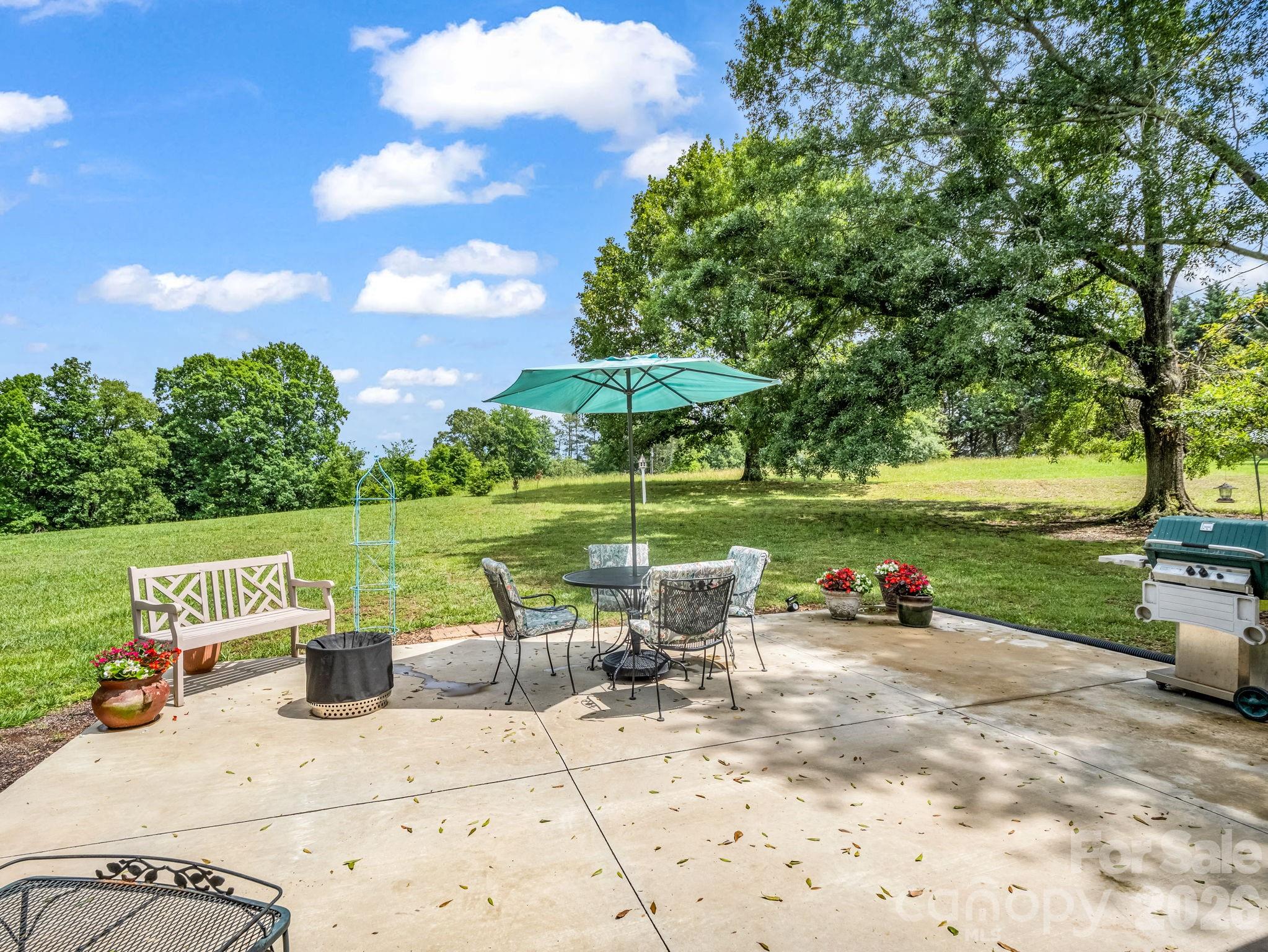72 McEntire Road — Tryon