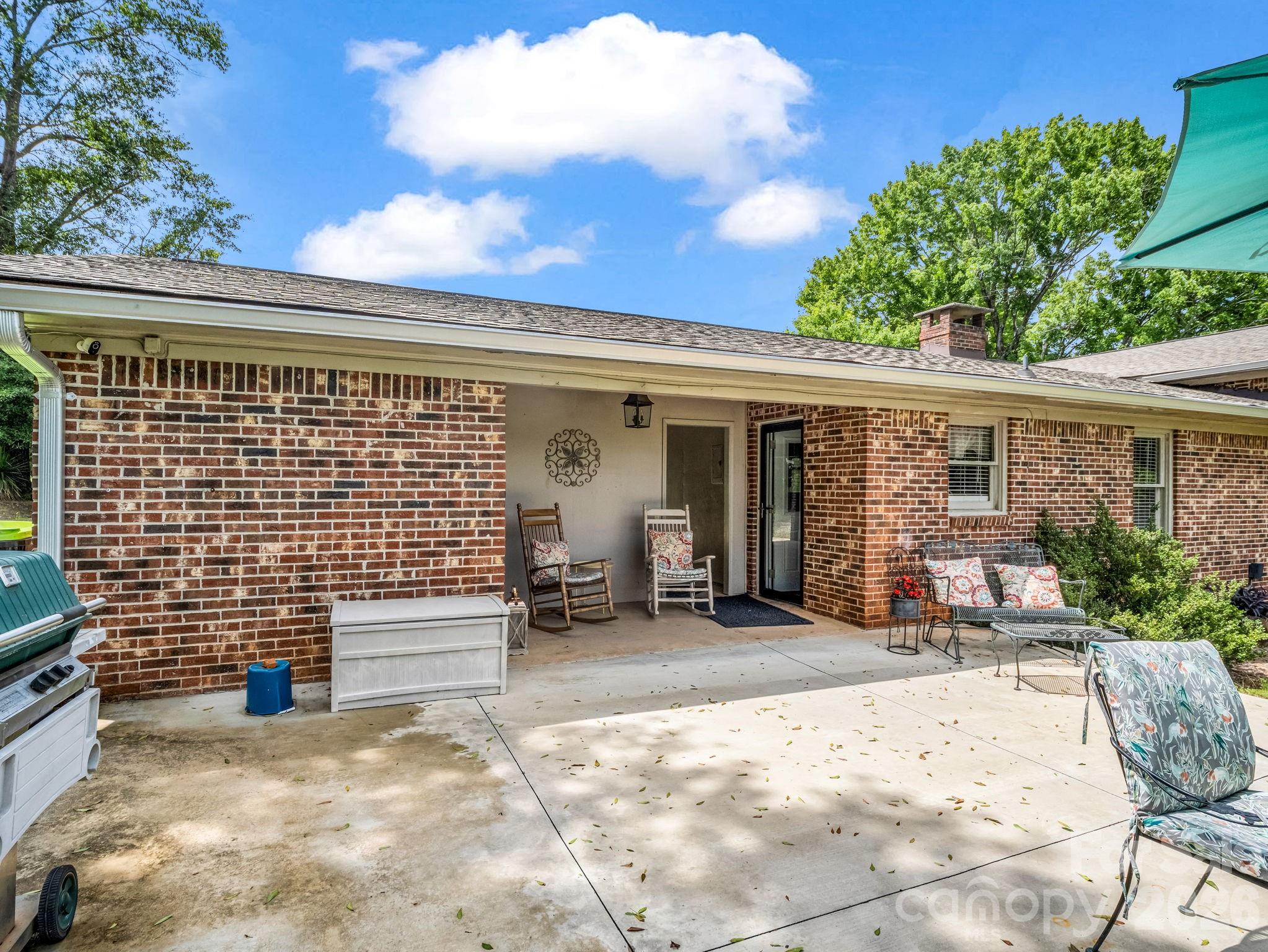 72 McEntire Road — Tryon