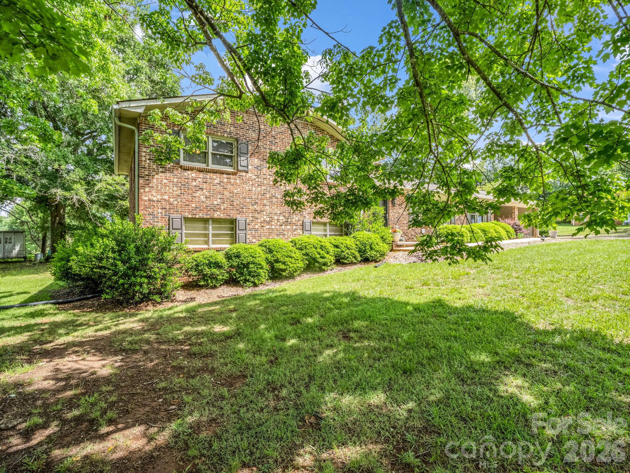 72 McEntire Road — Tryon