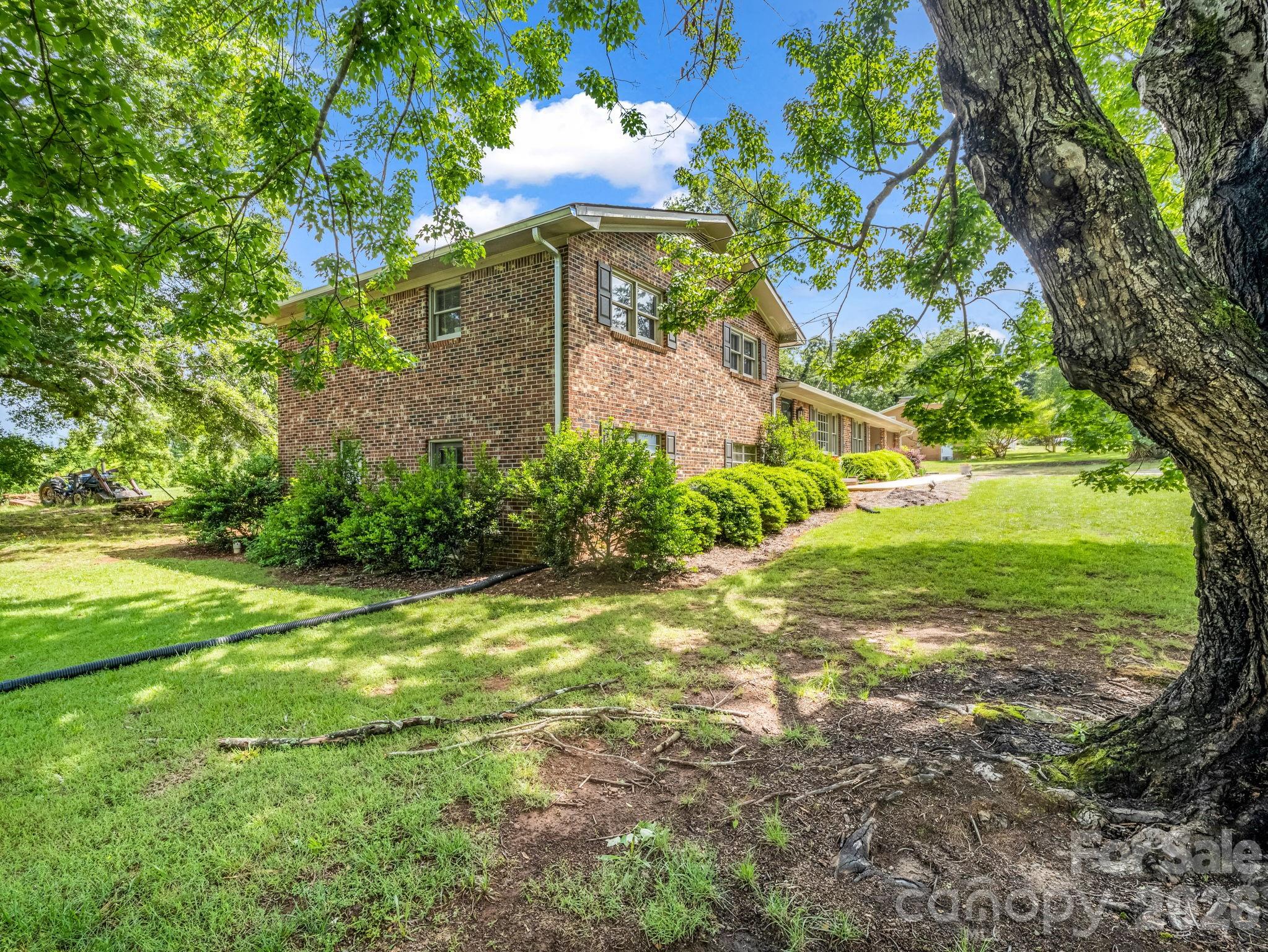 72 McEntire Road — Tryon