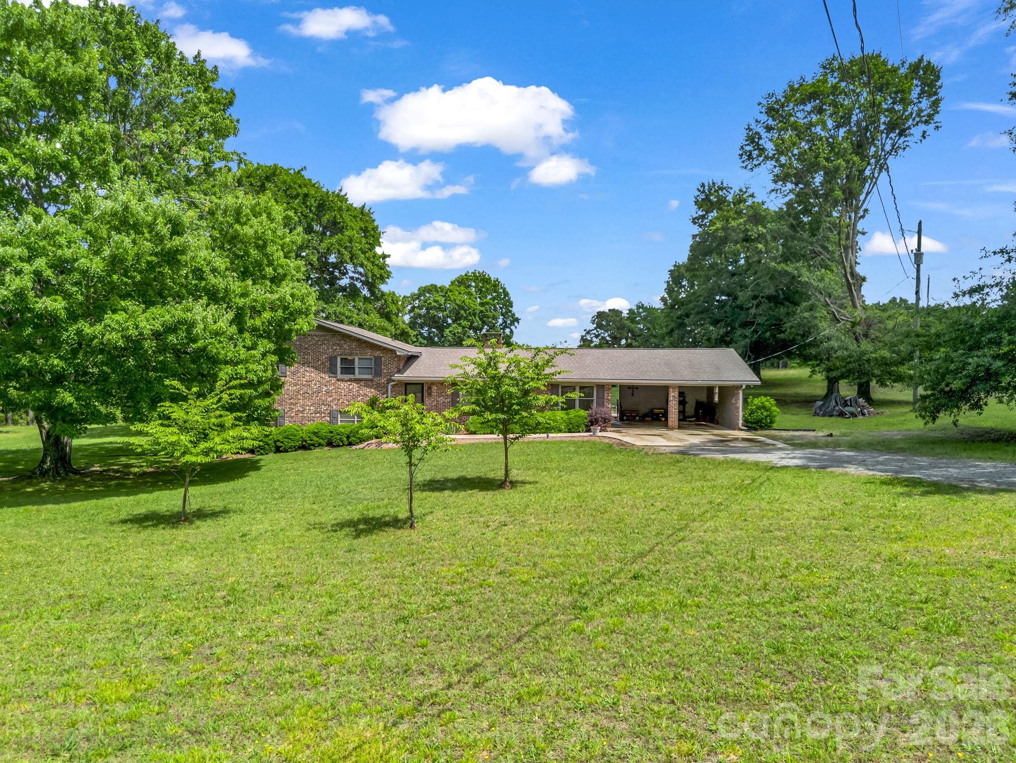 72 McEntire Road — Tryon