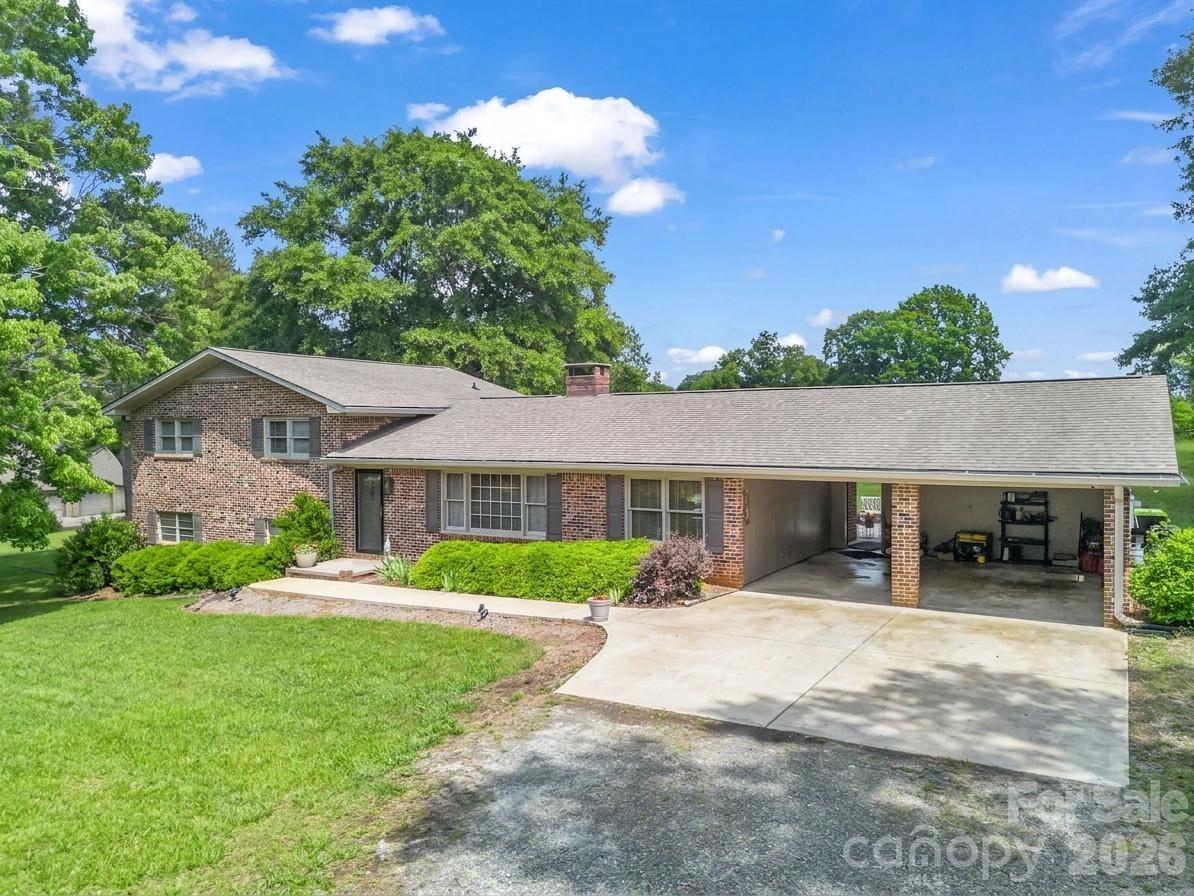 72 McEntire Road — Tryon
