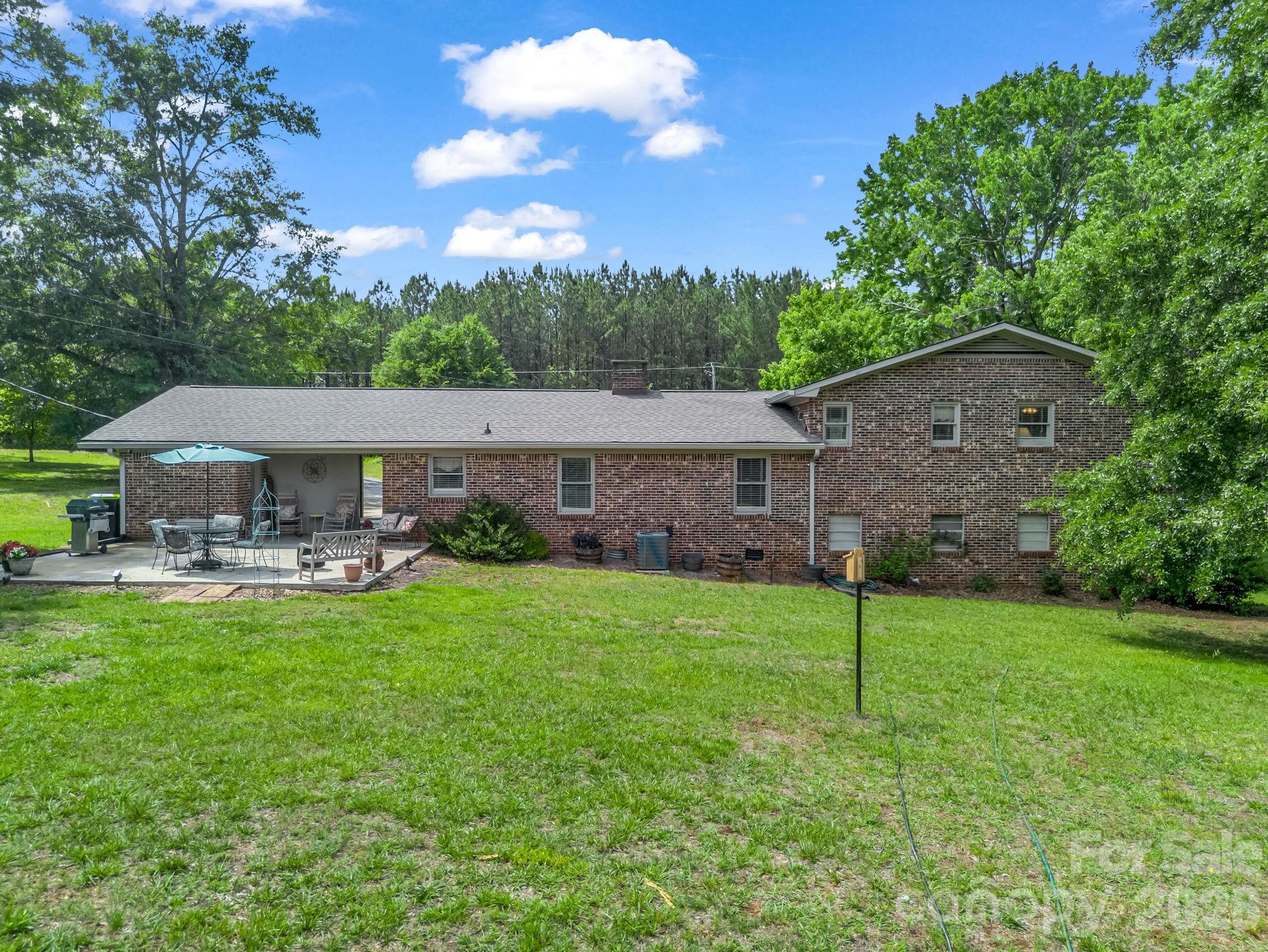 72 McEntire Road — Tryon