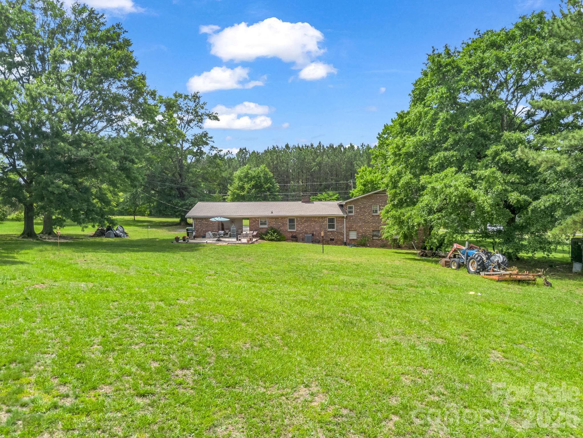72 McEntire Road — Tryon