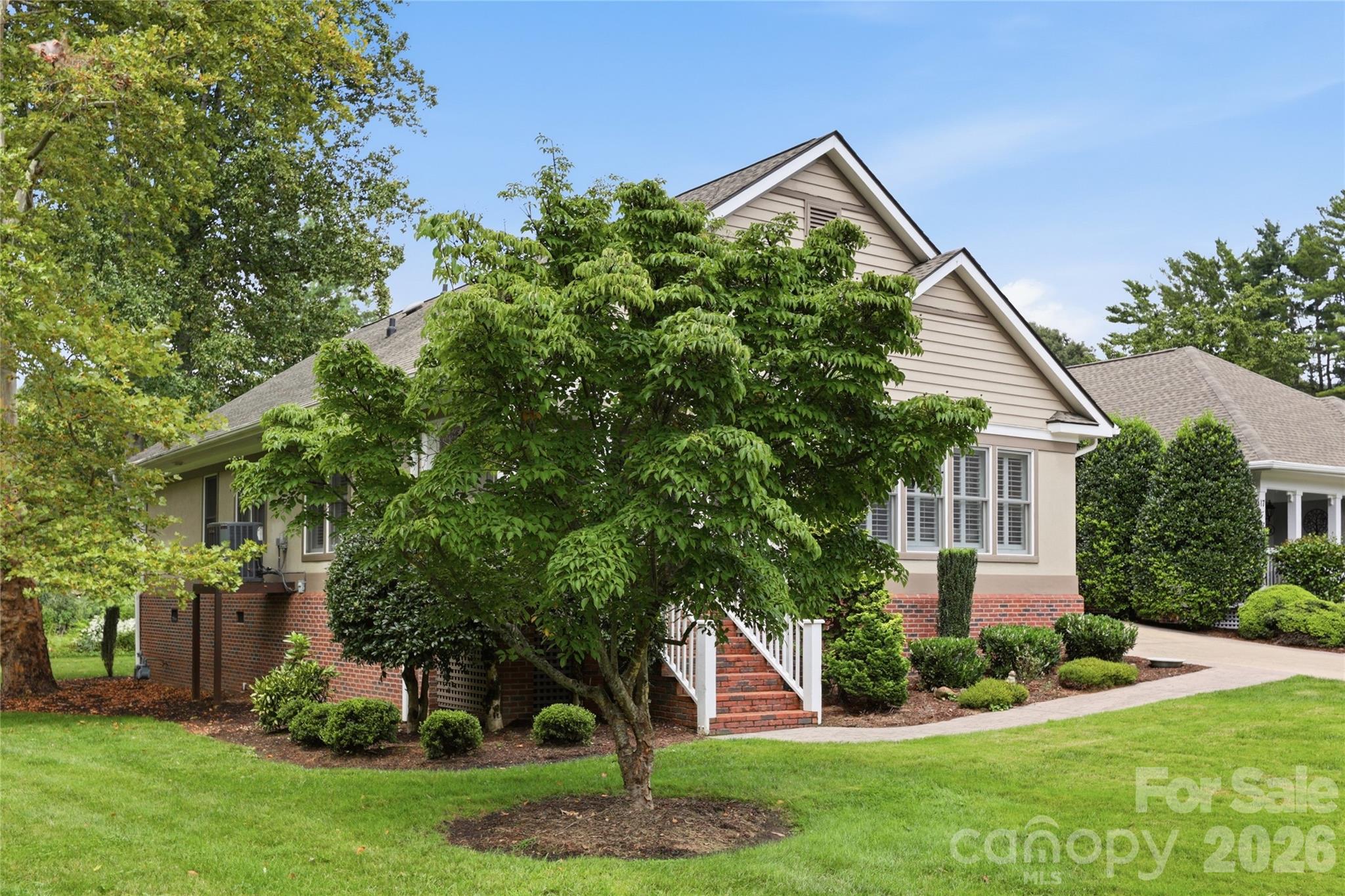18 Creekside Way — Asheville