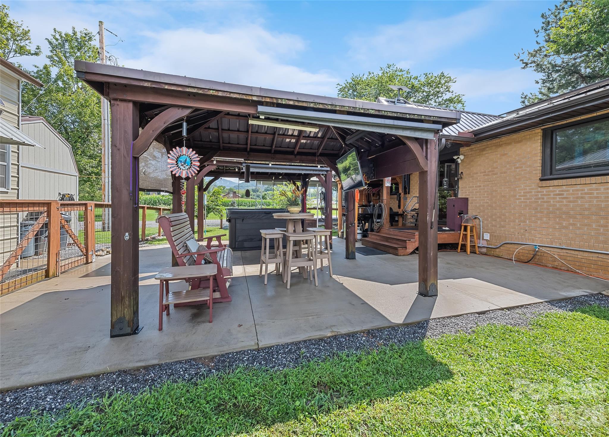 2906 Jonathan Creek Road — Waynesville