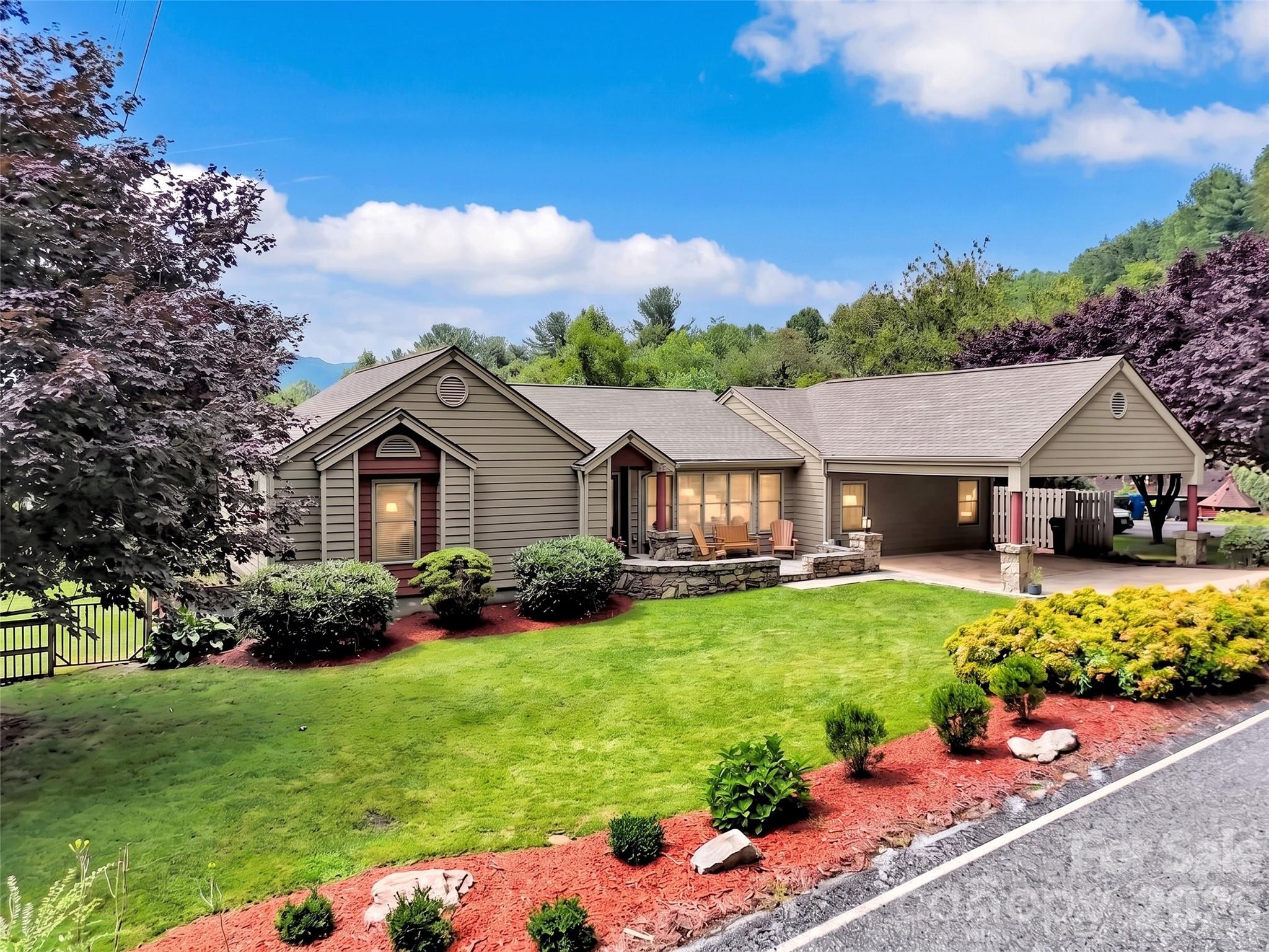 936 Little Mountain Road — Waynesville