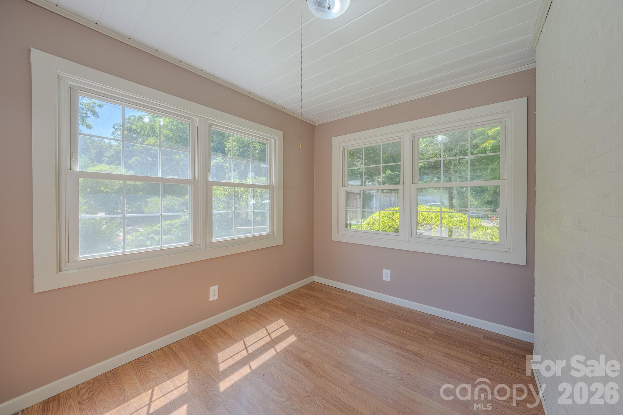 2150 Nc 80 Highway — Bakersville