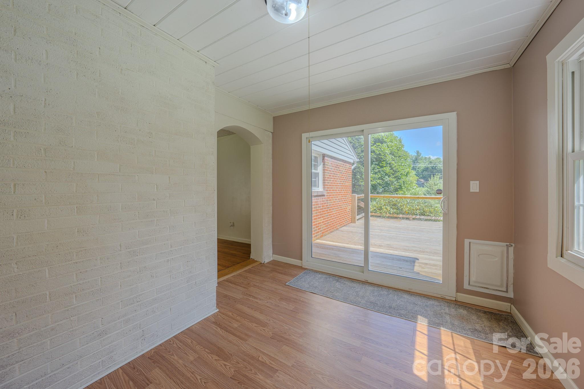 2150 Nc 80 Highway — Bakersville