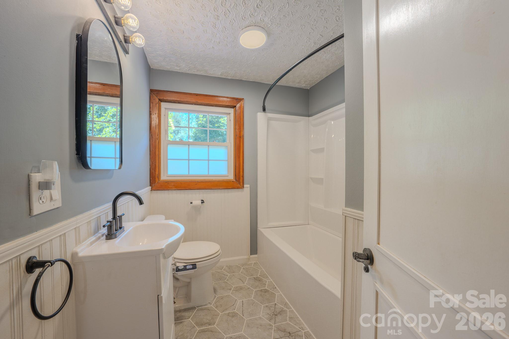 2150 Nc 80 Highway — Bakersville