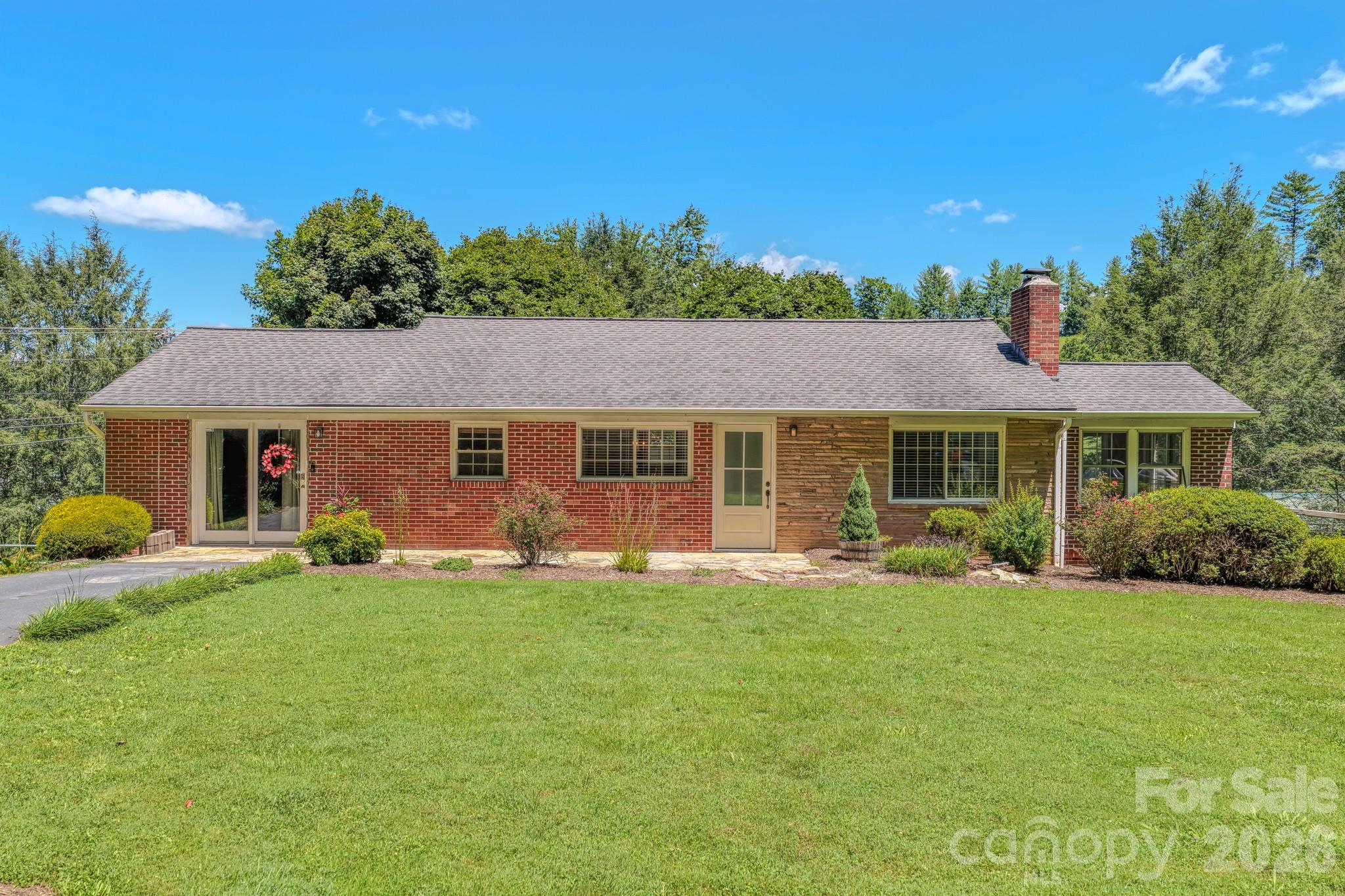 2150 Nc 80 Highway — Bakersville