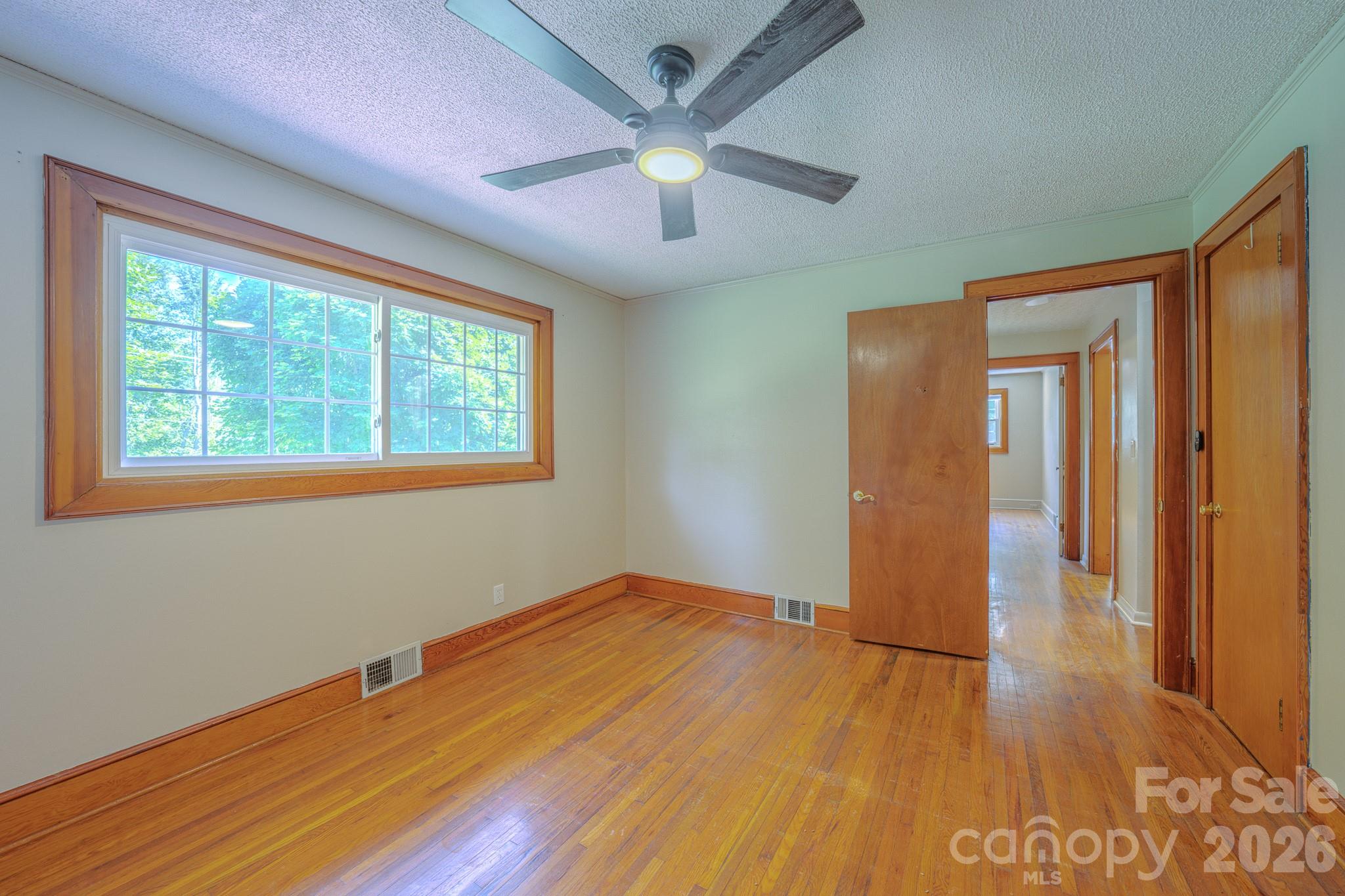 2150 Nc 80 Highway — Bakersville