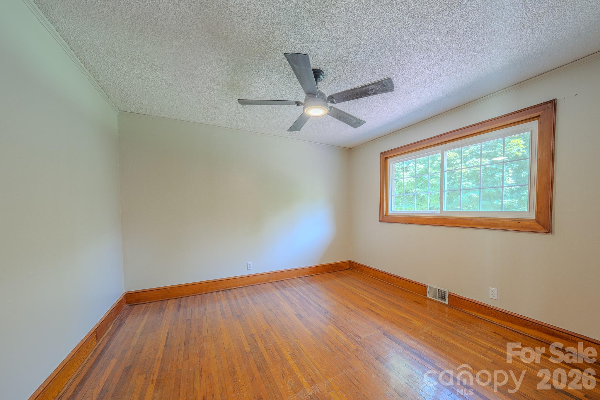 2150 Nc 80 Highway — Bakersville