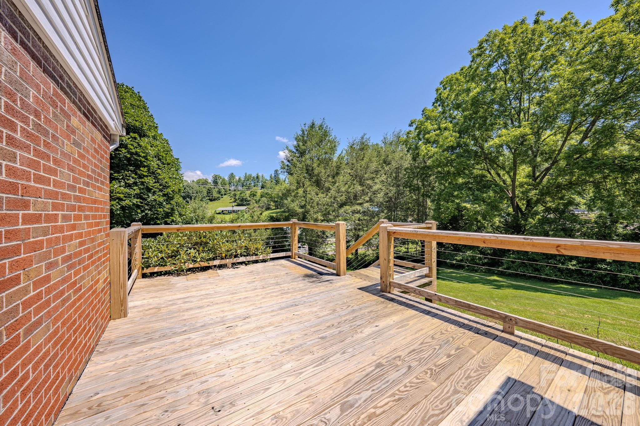 2150 Nc 80 Highway — Bakersville
