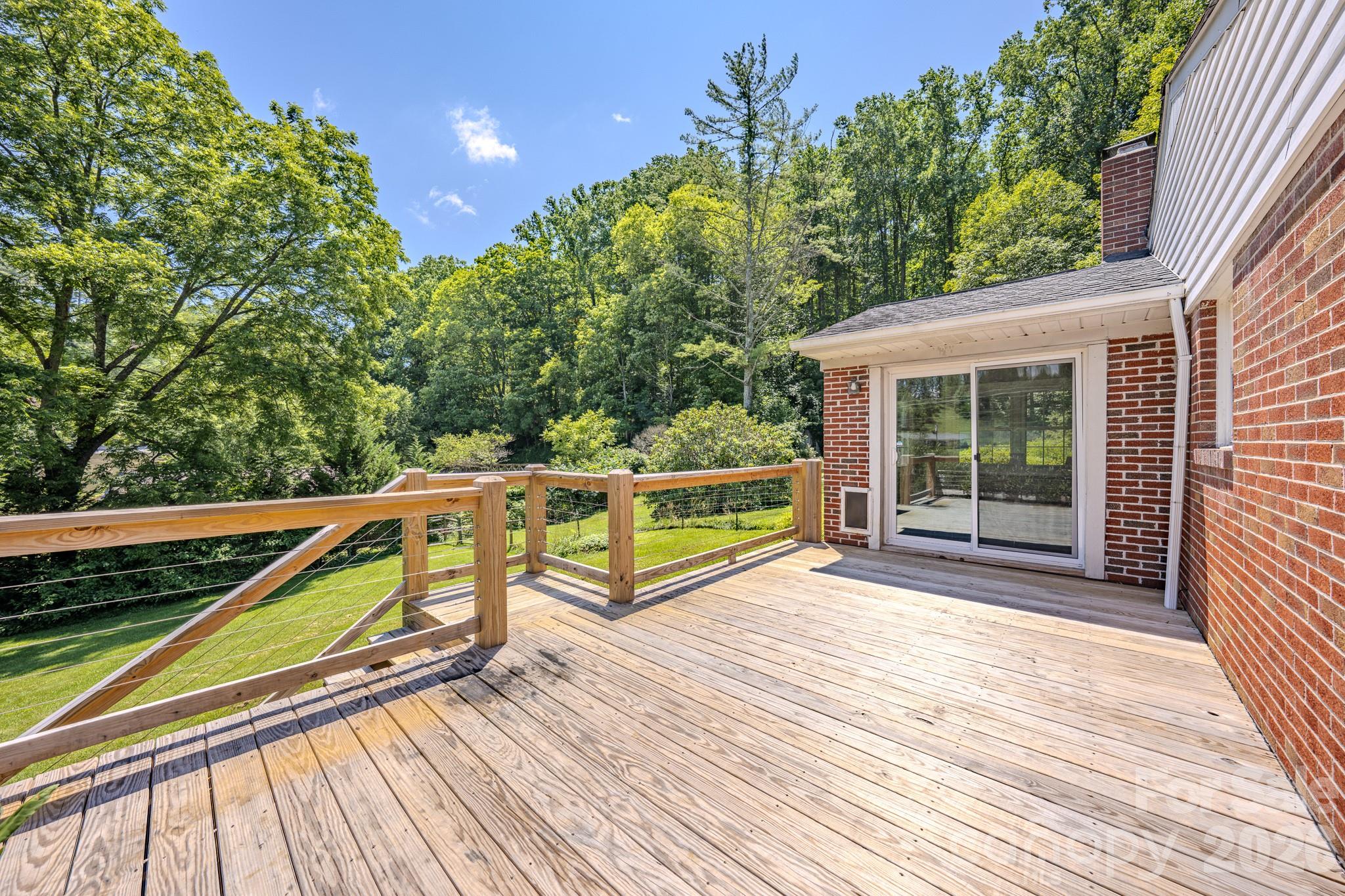 2150 Nc 80 Highway — Bakersville