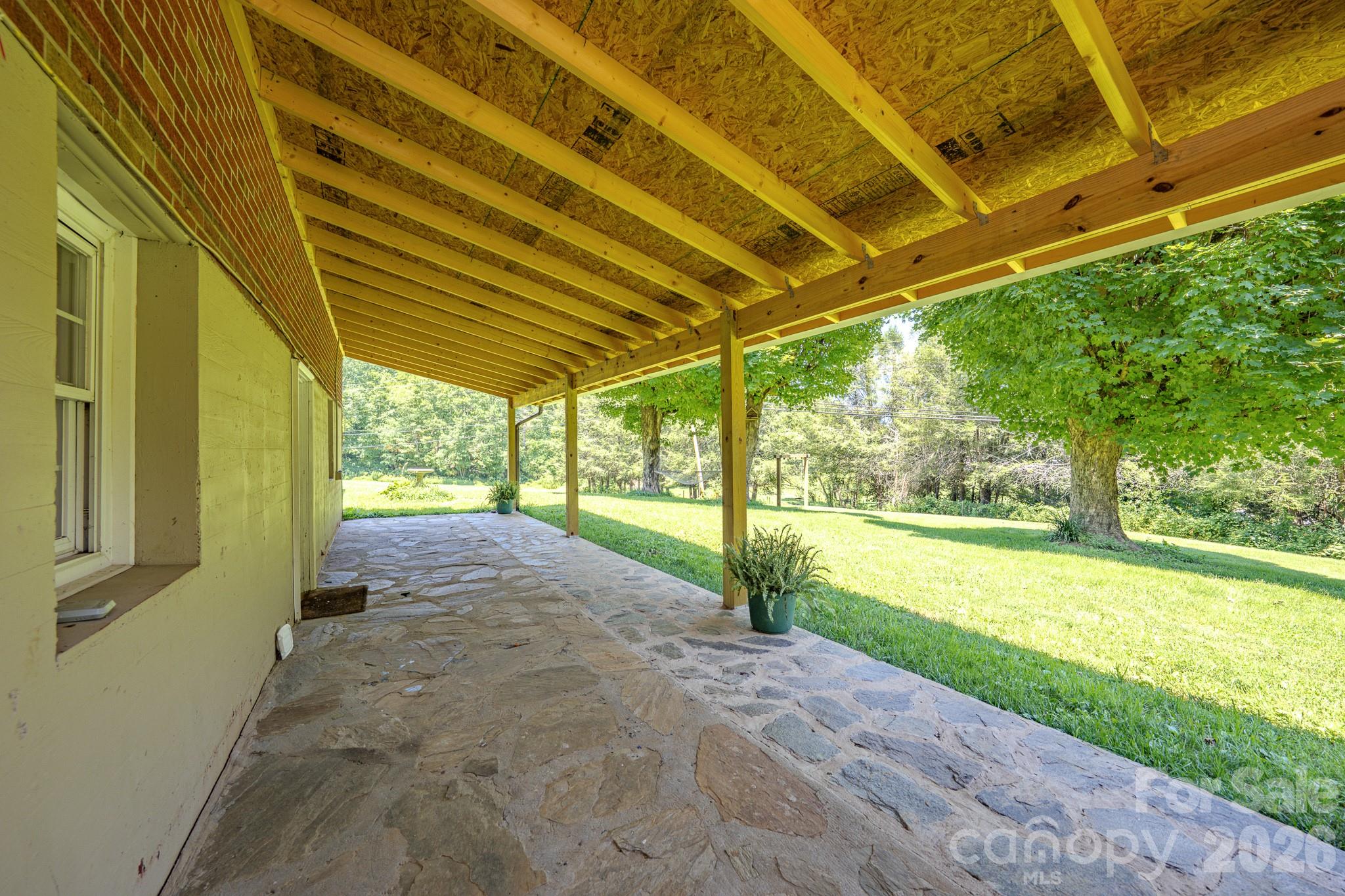 2150 Nc 80 Highway — Bakersville