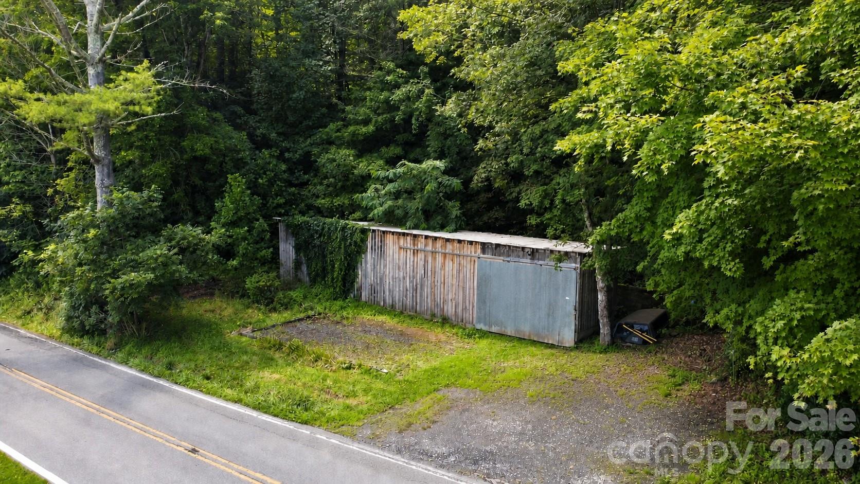 2150 Nc 80 Highway — Bakersville