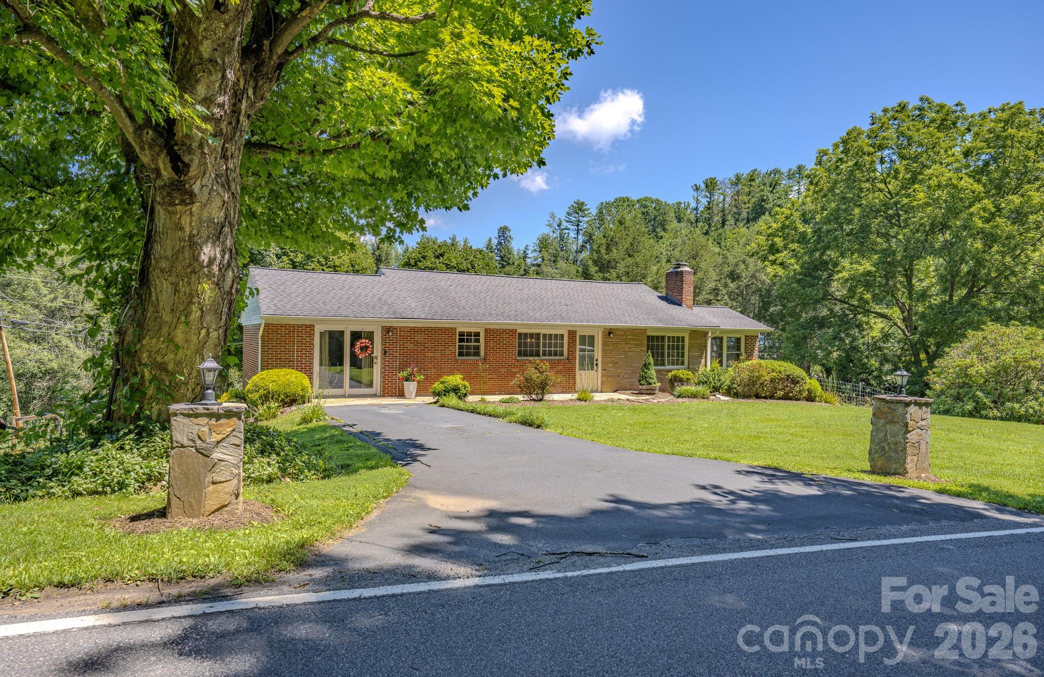 2150 Nc 80 Highway — Bakersville
