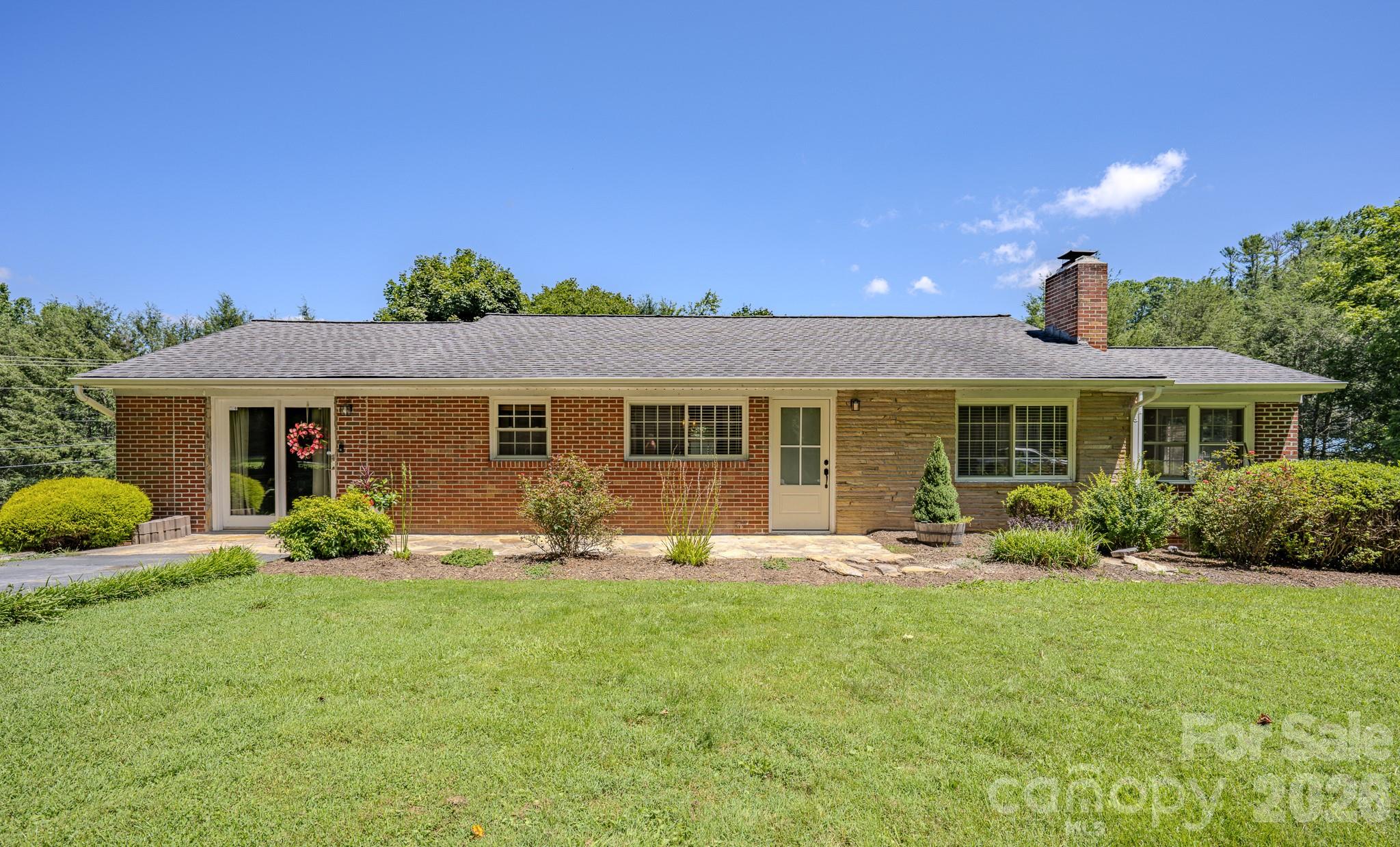 2150 Nc 80 Highway — Bakersville