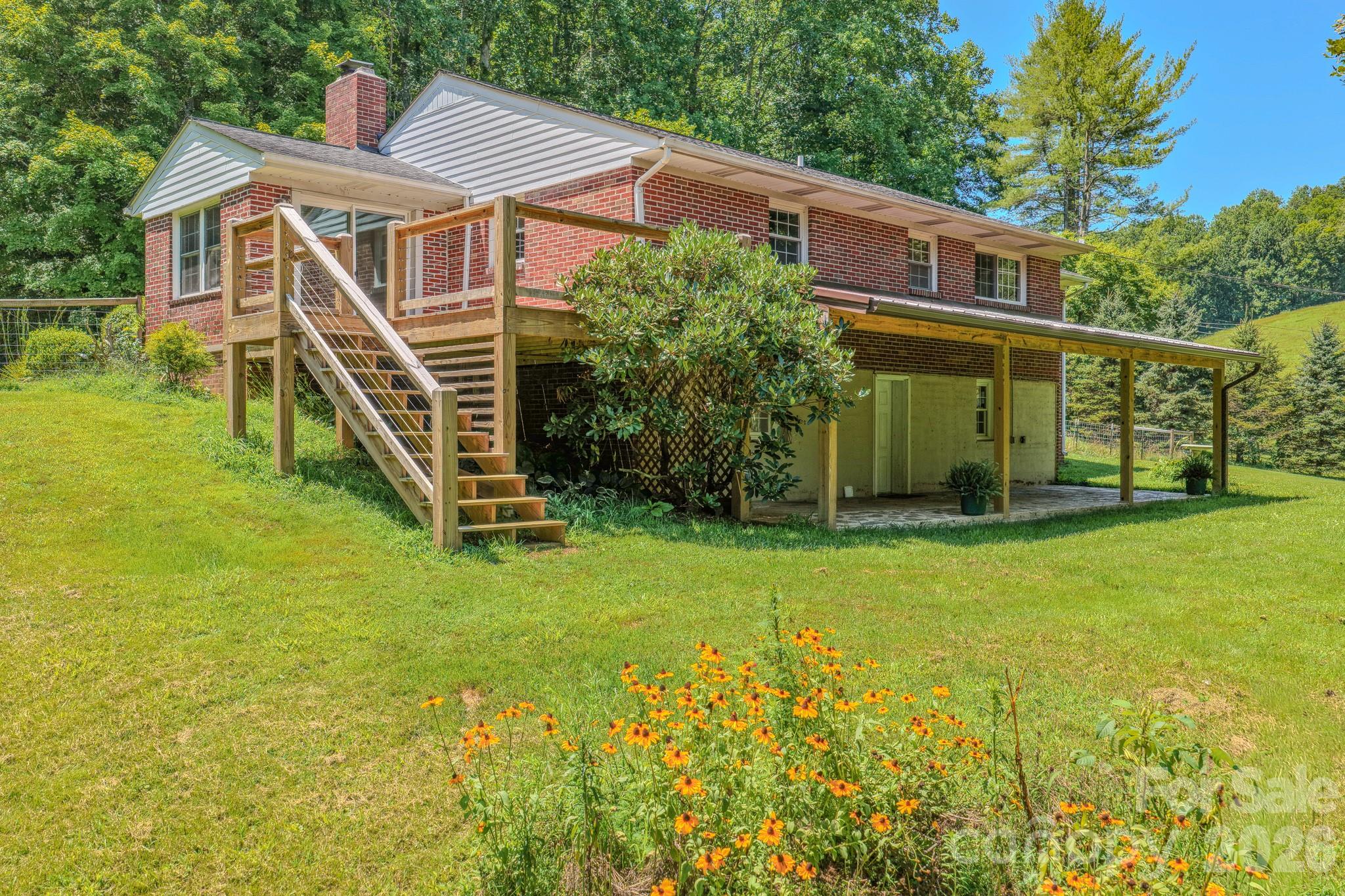 2150 Nc 80 Highway — Bakersville