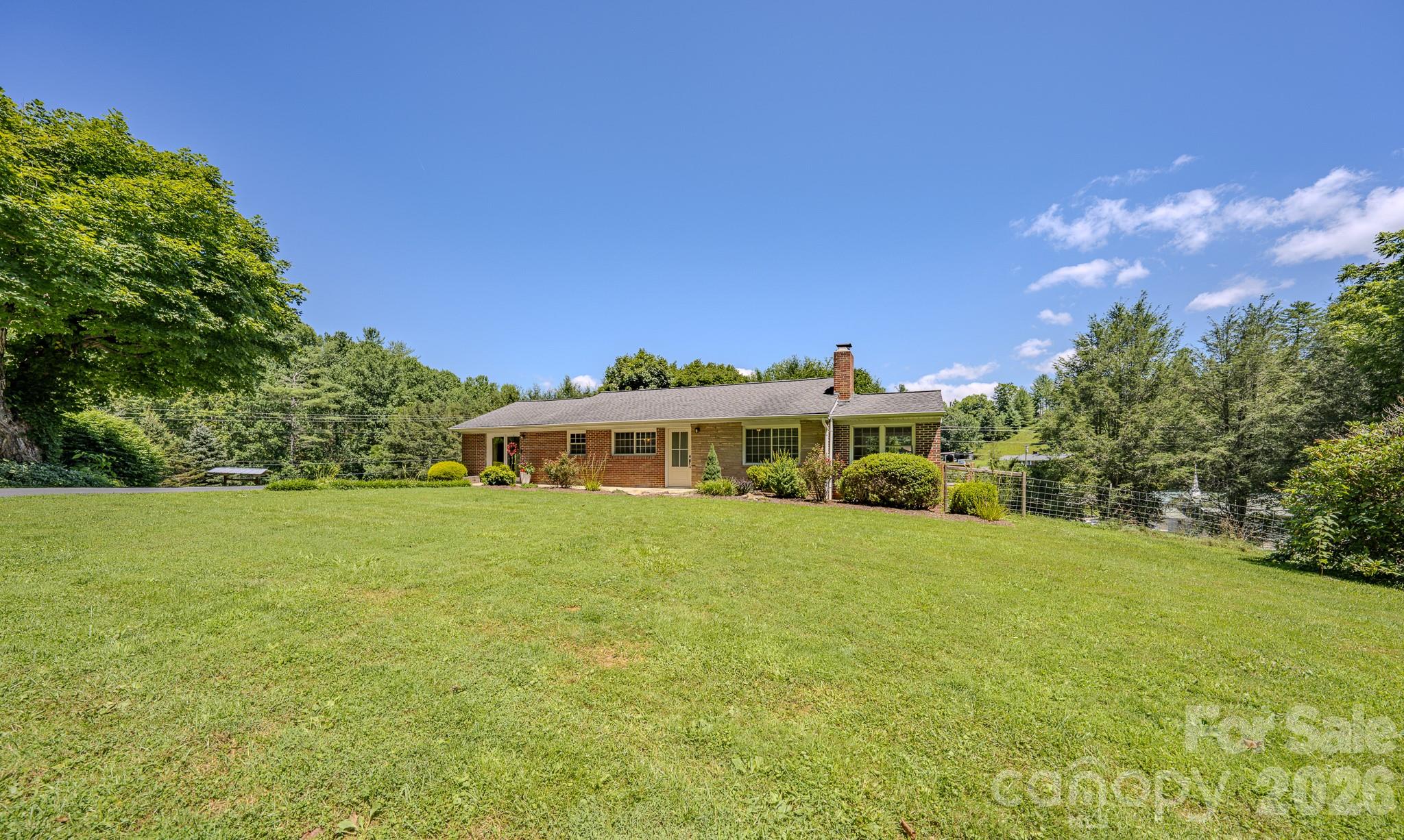 2150 Nc 80 Highway — Bakersville