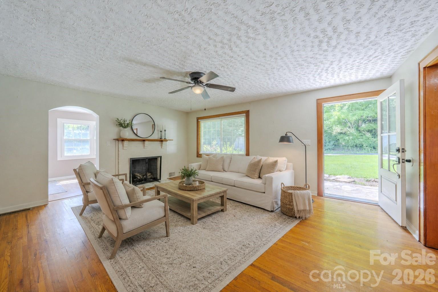 2150 Nc 80 Highway — Bakersville