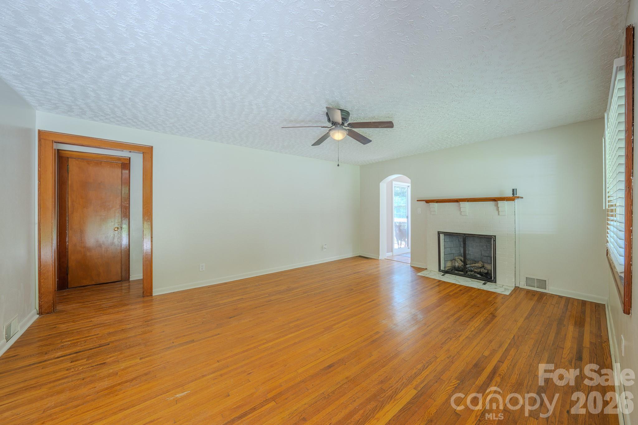 2150 Nc 80 Highway — Bakersville