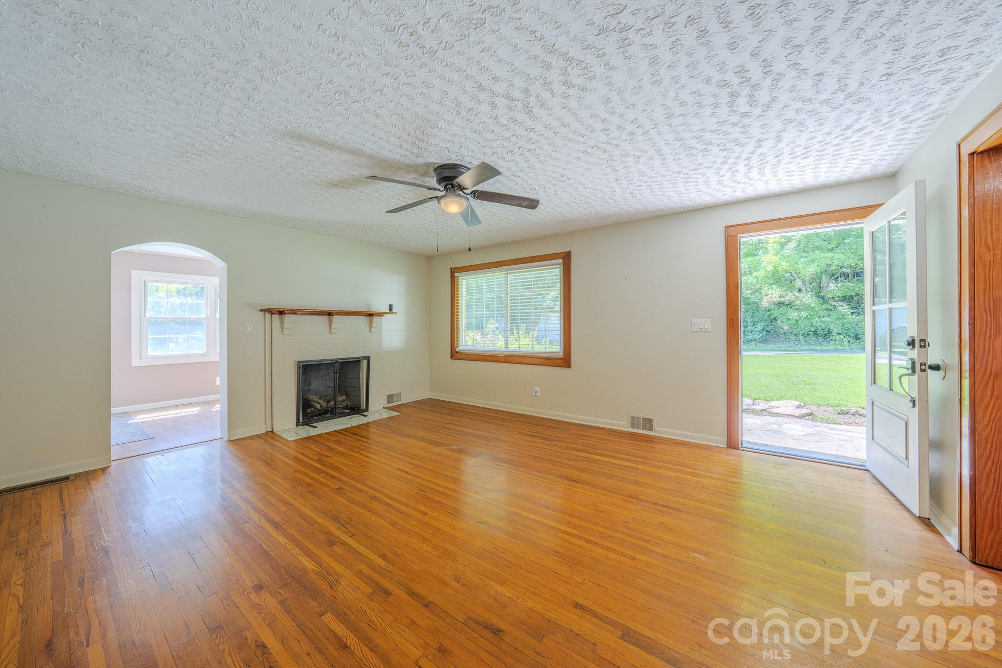 2150 Nc 80 Highway — Bakersville