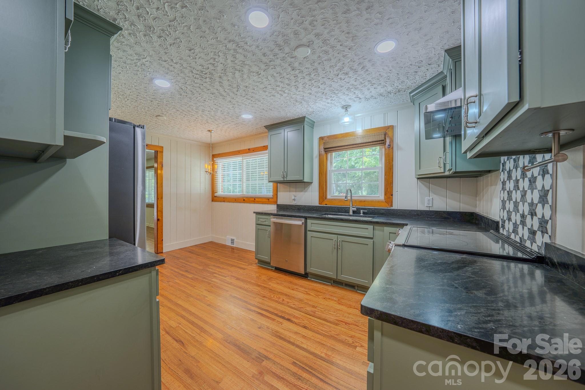 2150 Nc 80 Highway — Bakersville