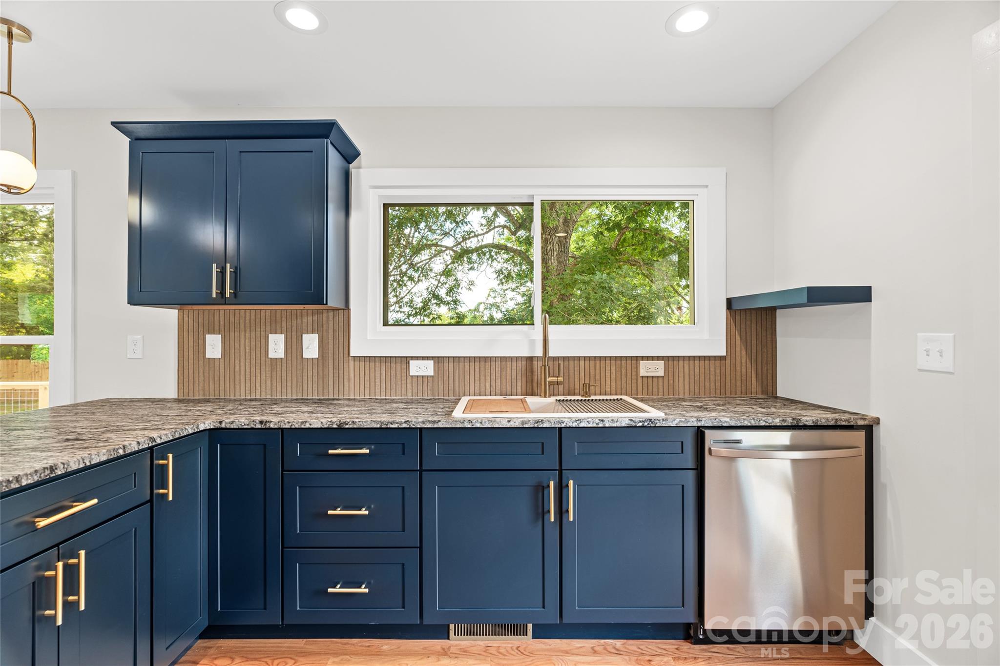 155 Oak Terrace — Arden