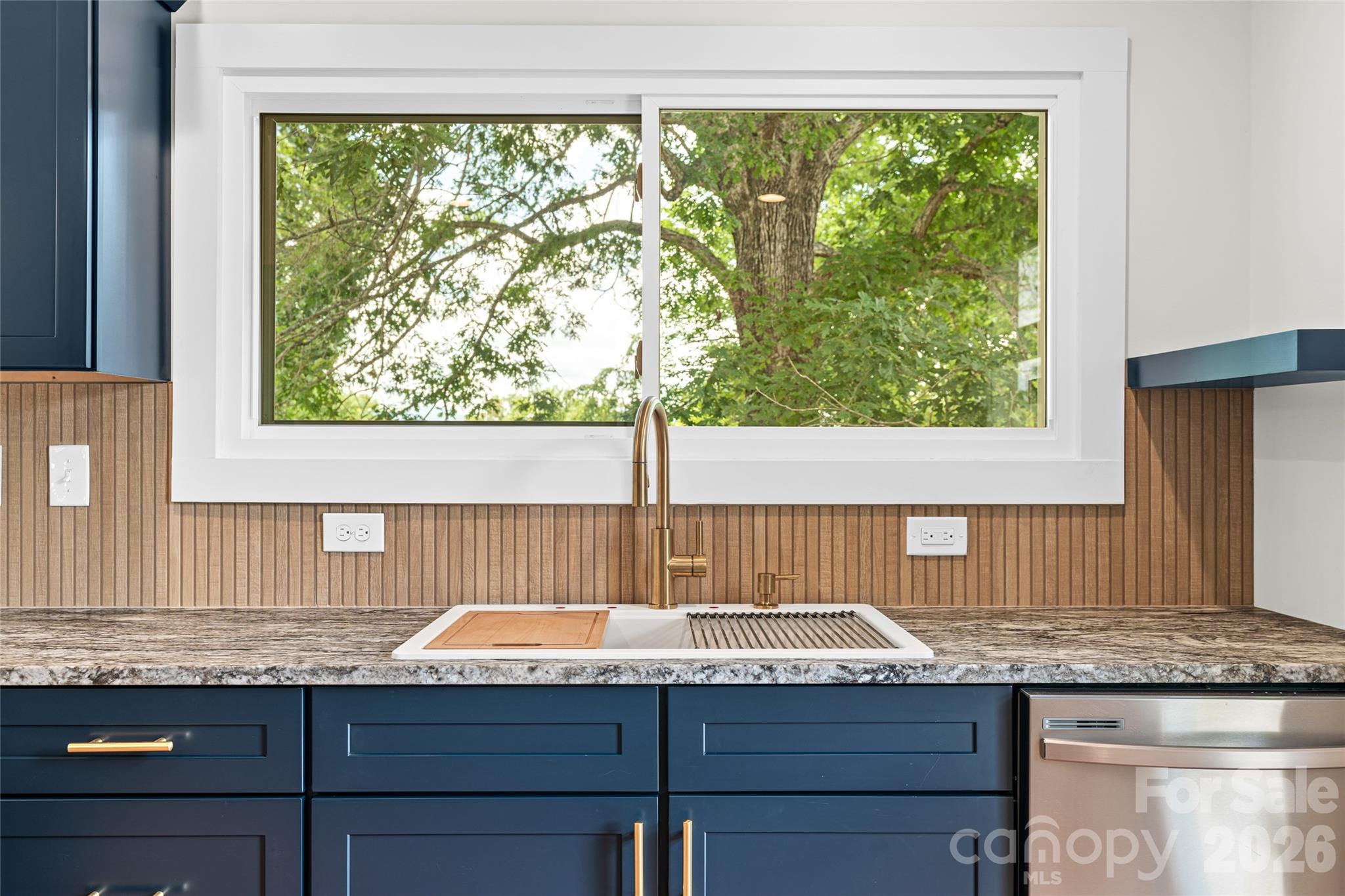 155 Oak Terrace — Arden