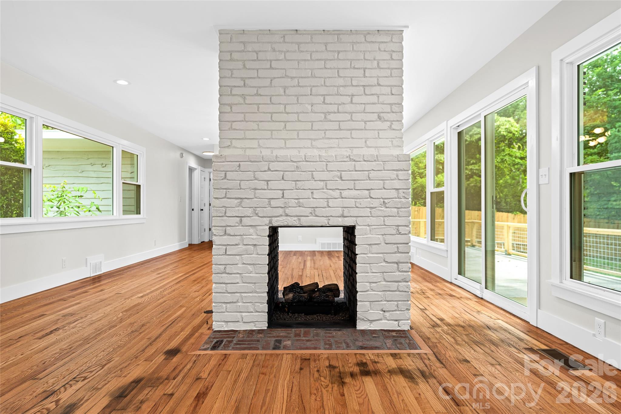 155 Oak Terrace — Arden