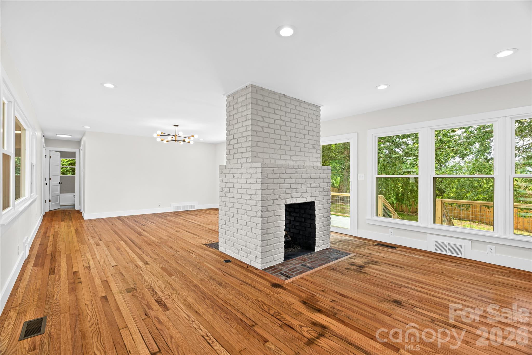 155 Oak Terrace — Arden