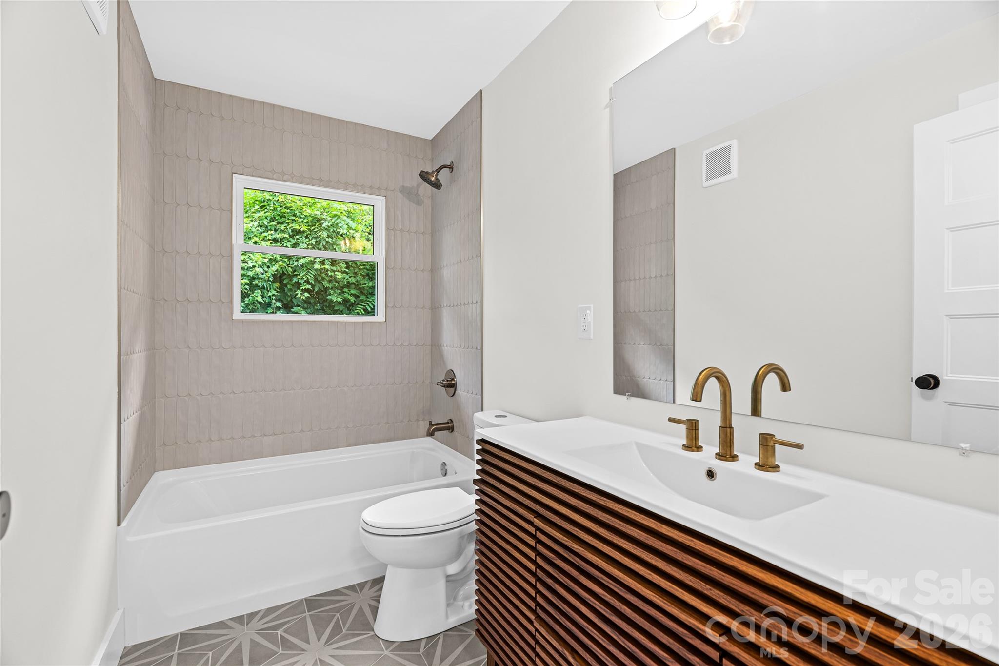 155 Oak Terrace — Arden