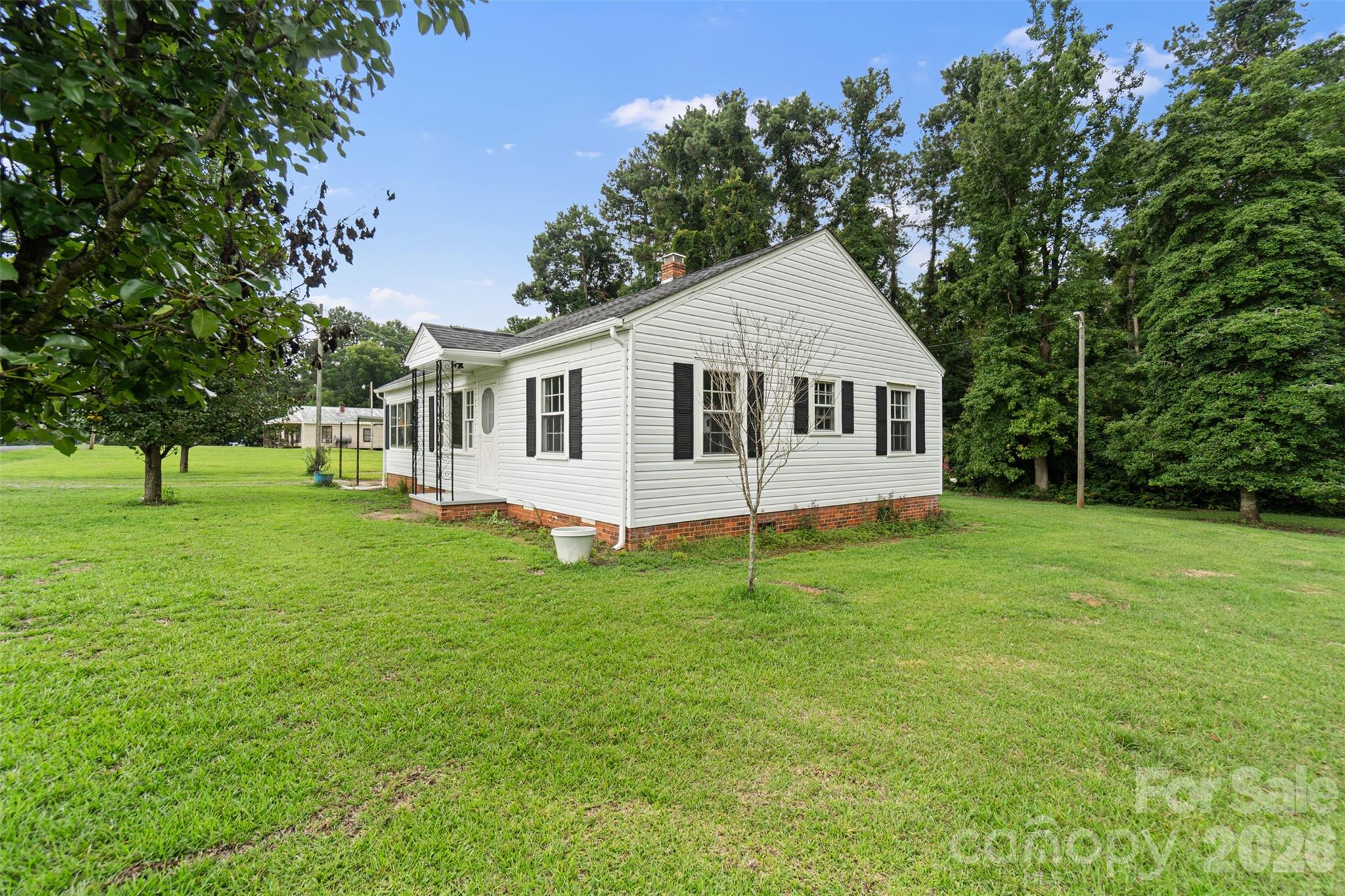 842 Moores Lake Road — Wadesboro