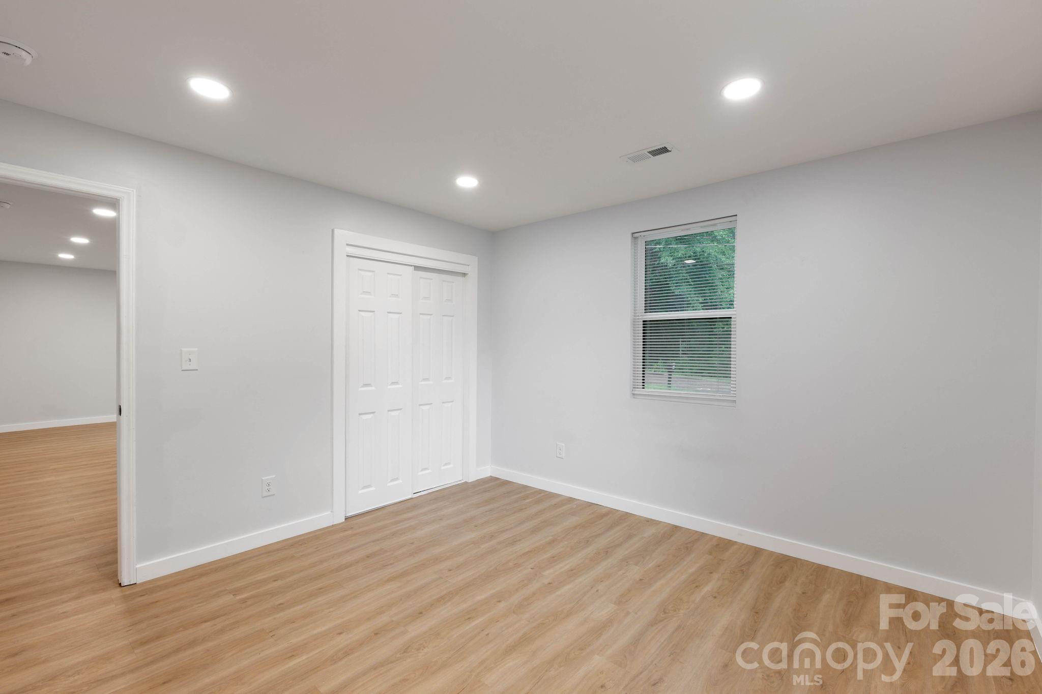 615 E Saunders Avenue — Newton