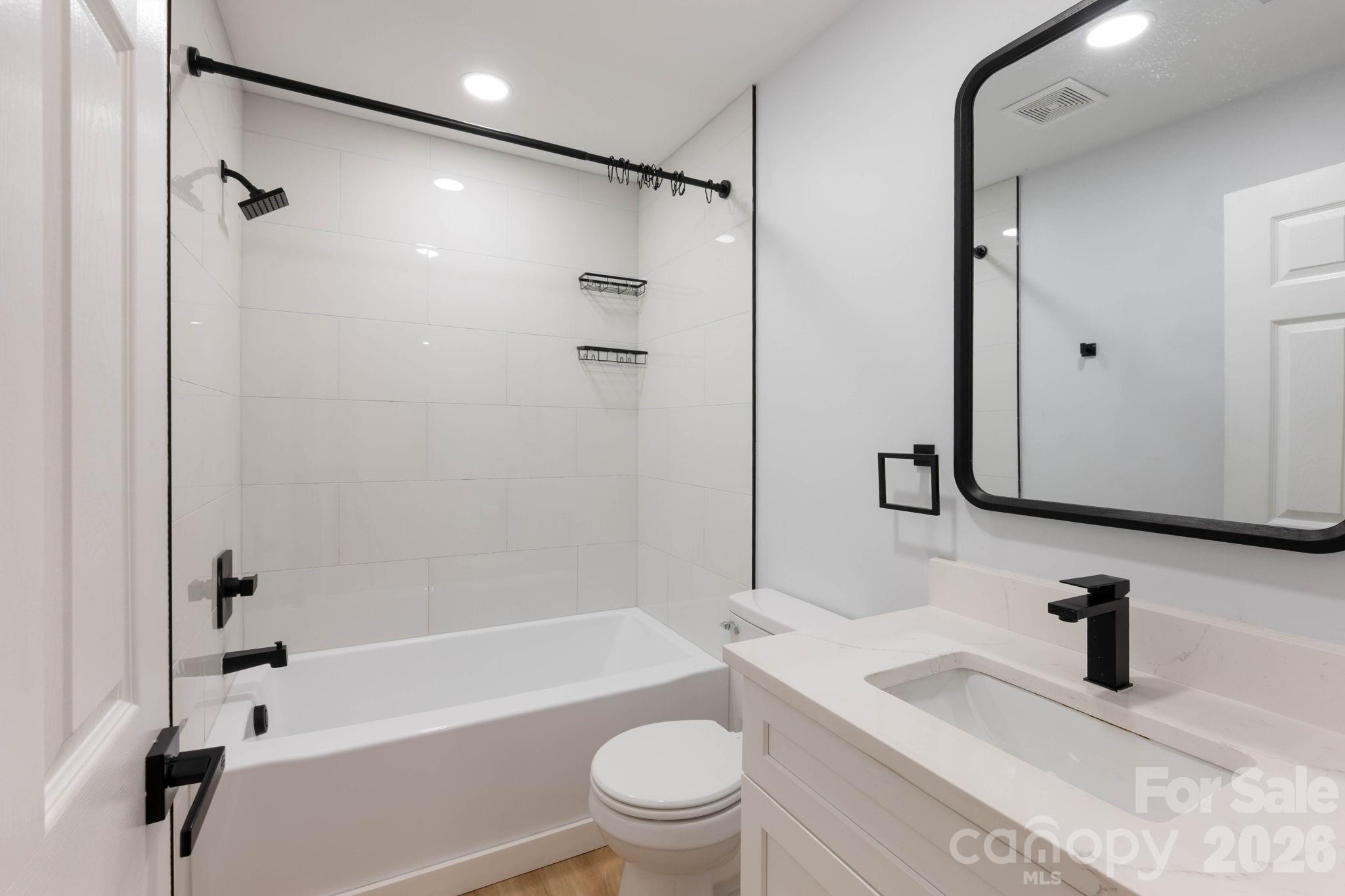 615 E Saunders Avenue — Newton
