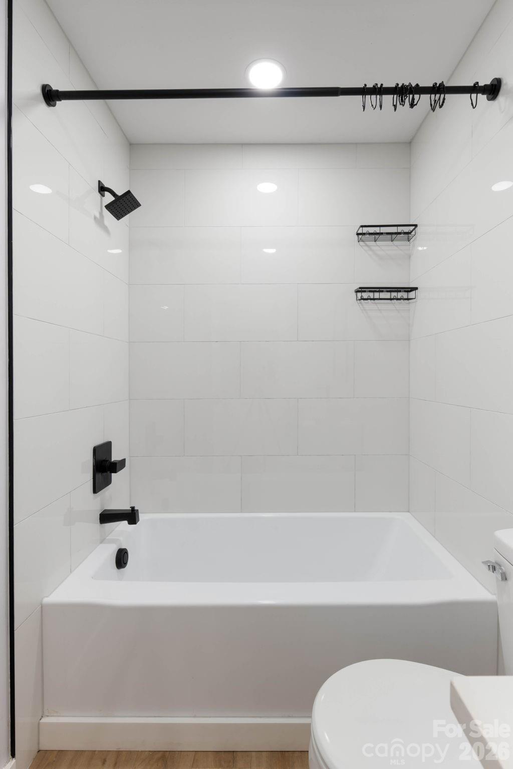 615 E Saunders Avenue — Newton